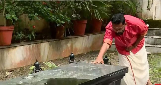 കെ.​ക​രു​ണാ​ക​ര​ന്‍റെ സ്മൃ​തി​മ​ണ്ഡ​പം സ​ന്ദ​ർ​ശി​ച്ച് പി. ​സ​രി​ൻ