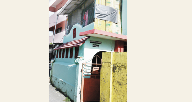 ശര്‍മി​​ള അ​​നാ​​ഥ; സു​​ഭ​​ദ്ര​​യ്‌​​ക്കൊ​​പ്പം താ​​മ​​സി​​ച്ചി​​രു​​ന്നു