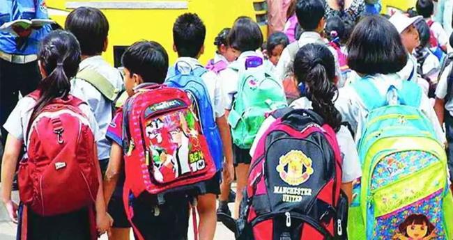 അ​തി​തീ​വ്ര മ​ഴ​ക്ക് സാ​ധ്യ​ത; വി​ദ്യാ​ഭ്യാ​സ സ്ഥാ​പ​ന​ങ്ങ​ൾ​ക്ക് അ​വ​ധി