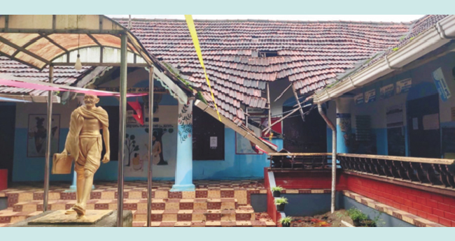 കാർത്തികപ്പള്ളി യുപി സ്‌കൂൾ കെട്ടിടത്തിന്‍റെ  മേൽക്കൂര തകർന്നുവീണു
