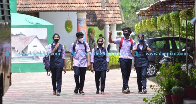 എ​റ​ണാ​കു​ളം, പ​ത്ത​നം​തി​ട്ട ജി​ല്ല​ക​ളി​ൽ വി​ദ്യാ​ഭ്യാ​സ സ്ഥാ​പ​ന​ങ്ങ​ൾ​ക്ക് ശ​നി​യാ​ഴ്ച അ​വ​ധി