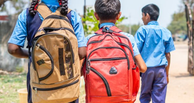 സ്കൂ​ൾ ബാ​ഗി​ന്‍റെ ഭാ​രം  കു​റ​യ്ക്കും: നി​ർ​ദേ​ശ​ങ്ങ​ൾ ക്ഷ​ണി​ച്ച് മ​ന്ത്രി