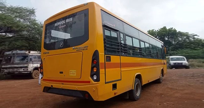 ന​വ​കേ​ര​ള  സ​ദ​സി​ലേ​ക്ക്  വീ​ണ്ടും  സ്കൂ​ൾ ബ​സു​ക​ൾ