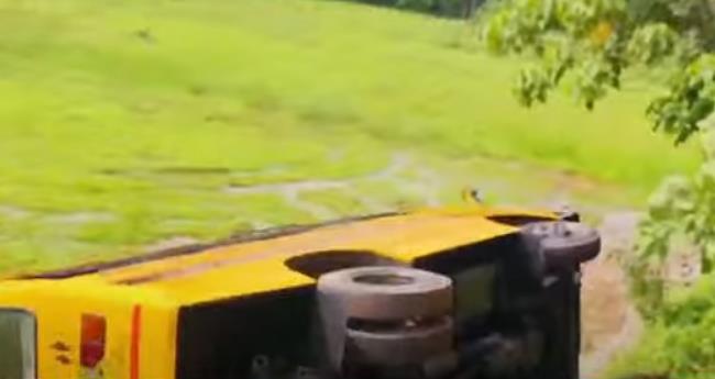 തി​രു​വ​ന​ന്ത​പു​ര​ത്ത് സ്‌​കൂ​ള്‍ ബ​സ് മ​റി​ഞ്ഞ് അ​പ​ക​ടം; ഒ​രു കു​ട്ടി​ക്ക് പ​രി​ക്ക്