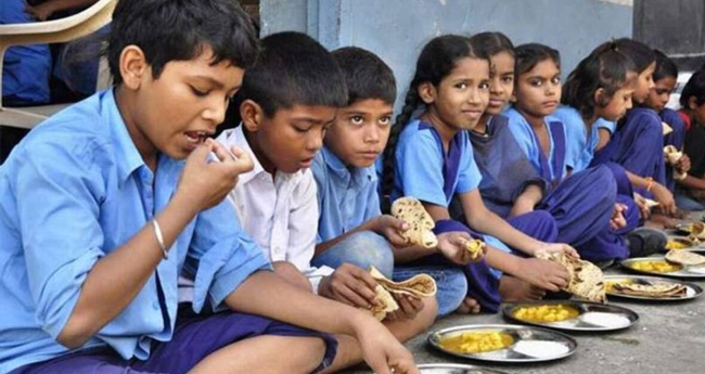 സ്കൂ​ൾ ഉ​ച്ച​ഭ​ക്ഷ​ണ  പാ​ച​ക  തൊ​ഴി​ലാ​ളി​ക​ൾ​ക്ക്  14.29 കോ​ടി അ​നു​വ​ദി​ച്ചു