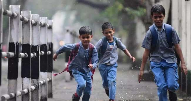 കു​ട്ട​നാ​ട്ടി​ലെ സ്കൂ​ളു​ക​ൾ​ക്ക് തി​ങ്ക​ളാ​ഴ്ച അ​വ​ധി