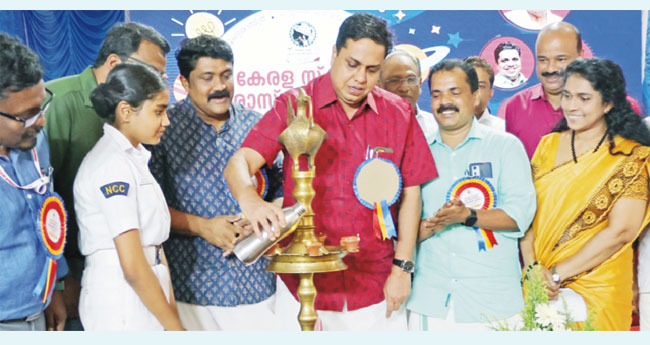 സ്കൂ​ൾ ശാ​സ്ത്ര​മേ​ള​യ്ക്കു തി​രി​ തെ​ളി​ഞ്ഞു