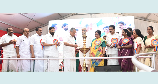 ശാസ്ത്രം എല്ലാത്തരം ഇരുട്ടുകളെയും അകറ്റാനുള്ള ആയുധം: മുഖ്യമന്ത്രി