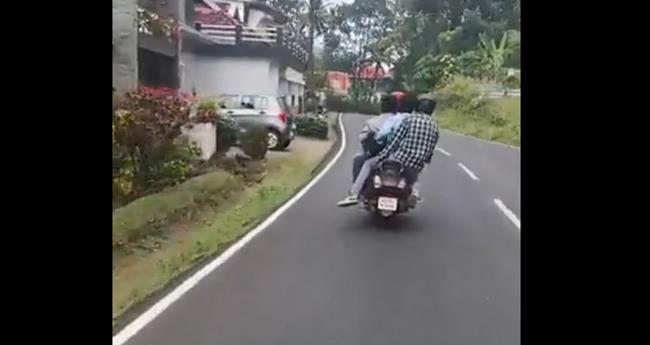 സ്കൂ​ട്ട​റി​ൽ നാ​ല് യു​വാ​ക്ക​ളു​ടെ സാ​ഹ​സി​ക യാ​ത്ര; ഹാ​ജ​രാ​കാ​ൻ നി​ർ​ദേ​ശി​ച്ച് എം​വി​ഡി