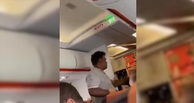 അ​മേ​രി​ക്ക​യ്ക്ക് മ​ര​ണം, ട്രം​പി​ന് മ​ര​ണം; വി​മാ​ന​ത്തി​ൽ യാ​ത്ര​ക്കാ​ര​ന്‍റെ ബോം​ബ് ഭീ​ഷ​ണി