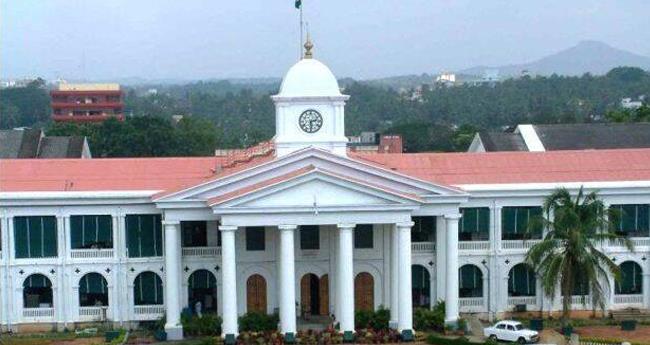 സെ​ക്ര​ട്ടേ​റി​യ​റ്റി​ൽ ഹാ​ജ​ർ ബു​ക്ക് ഒ​ഴി​വാ​ക്കി