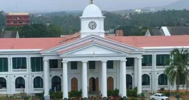 മെ​റൂ​ൺ ലാ​ൻ​യാ​ർ​ഡു​ക​ൾ ഇ​നി മു​ത​ൽ സെ​ക്ര​ട്ടേ​റി​യ​റ്റ് ജീ​വ​ന​ക്കാ​ർ​ക്കു മാ​ത്രം