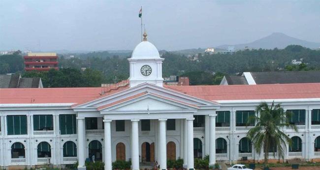 സെ​ക്ര​ട്ടേ​റി​യ​റ്റി​ൽ ജീ​വ​ന​ക്കാ​ർ ഏ​റ്റു​മു​ട്ടി​യ സം​ഭ​വം; ആ​റു​പേ​ർ​ക്കെ​തി​രെ പോ​ലീ​സ് കേ​സെ​ടു​ത്തു