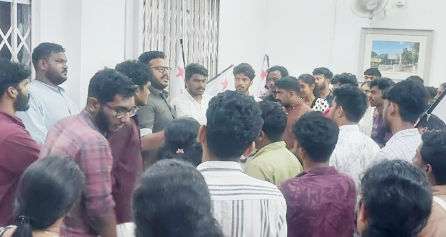 വിസിയെ സമ്മർദത്തിലാക്കി എസ്എഫ്ഐ വിദ്യാർഥികളുടെ സസ്പെൻഷൻ മരവിപ്പിച്ചു