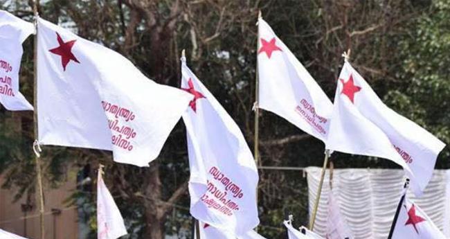 മ​ല​ബാ​റി​ലെ പ്ല​സ് വ​ൺ സീ​റ്റ് പ്ര​തി​സ​ന്ധി; എ​സ്എ​ഫ്ഐ സ​മ​ര​ത്തി​ലേ​ക്ക്
