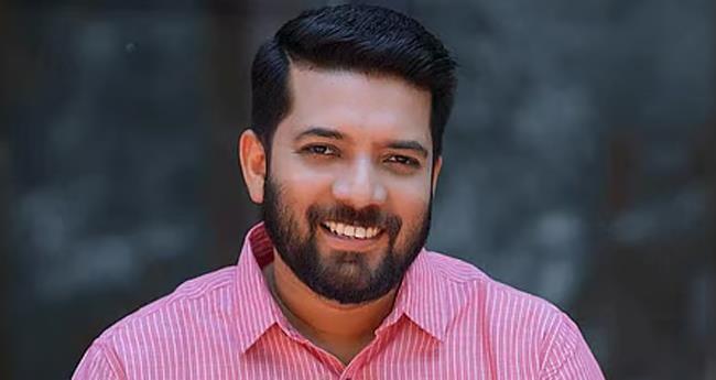 ഷാ​ഫി പ​റ​മ്പി​ലി​നെ​തി​രെ കോ​ൺ​ഗ്ര​സി​ൽ പ​ട​നീ​ക്കം; ഹൈ​ക്ക​മാ​ൻ​ഡി​ന് പ​രാ​തി ന​ൽ​കി ഒ​രു വി​ഭാ​ഗം കോ​ൺ​ഗ്ര​സ്, യൂ​ത്ത്കോ​ൺ​ഗ്ര​സ് പ്ര​വ​ർ​ത്ത​ക​ർ