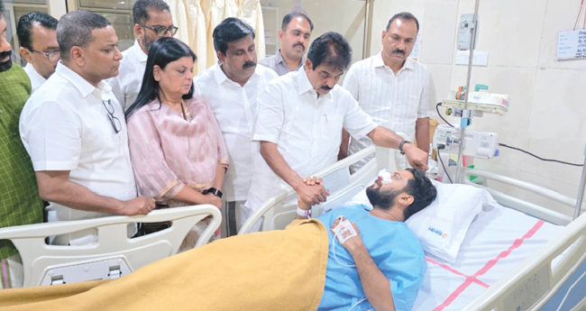 ഷാ​ഫി ഐ​സി​യു​വി​ല്‍;  മൂ​ക്കി​ന്‍റെ എ​ല്ലിനു പൊ​ട്ട​ല്‍