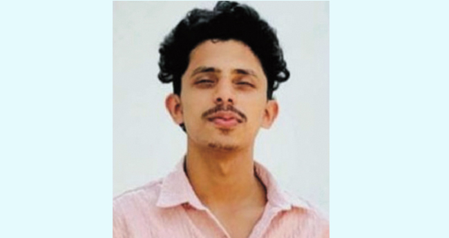 കാ​ര്‍ നി​യ​ന്ത്ര​ണം​വി​ട്ട് വൈ​ദ്യു​ത തൂ​ണി​ലി​ടി​ച്ചു മ​റി​ഞ്ഞു; പു​റ​ത്തേ​ക്കു ചാ​ടി​യ യു​വാ​വ് ഷോ​ക്കേ​റ്റ് മ​രി​ച്ചു