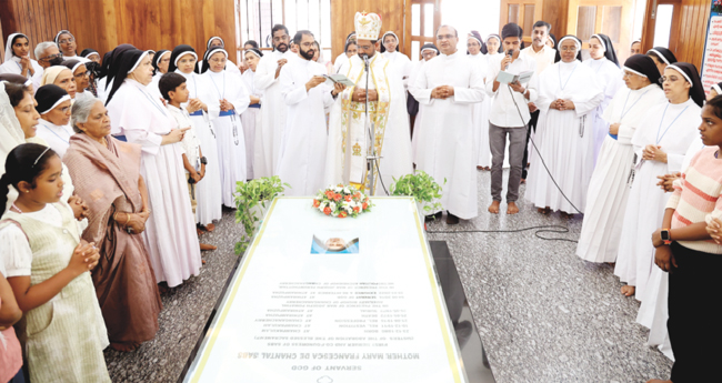 ദൈവദാസി മദർ ഷന്താളിന്‍റെ  മാധ്യസ്ഥ്യം തേടി ആയിരങ്ങൾ