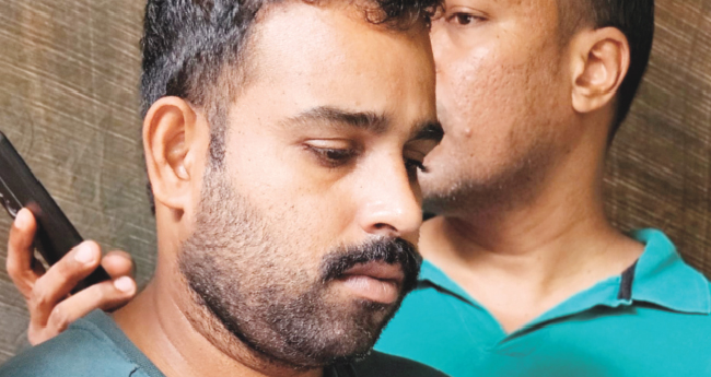 സ്വകാര്യ ബാങ്ക് ജീവനക്കാരനെ കബളിപ്പിച്ച്‌ യുവാവ് തട്ടിയെടുത്ത 39 ലക്ഷം  മണ്ണില്‍ കുഴിച്ചിട്ട നിലയില്‍ കണ്ടെത്തി
