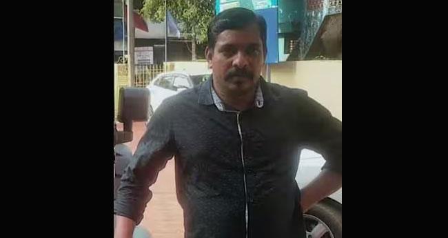 പാ​ല​ക്കാ​ട്ട് ആ​ചാ​ര​ത്തി​ന്‍റെ ഭാ​ഗ​മാ​യി ല​ഭി​ച്ച കാ​ഞ്ഞി​ര​ക്കാ​യ ക​ഴി​ച്ച യു​വാ​വ് മ​രി​ച്ചു