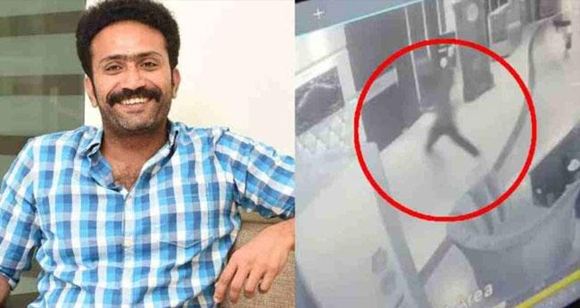 ചോ​ദ്യം ചെ​യ്യു​ന്ന​ത് മൂ​ന്ന് എ​സി​പി​മാ​ർ; ഹോ​ട്ട​ലി​ൽ നി​ന്ന് ഓ​ടി​യ​ത് പേ​ടി​ച്ചി​ട്ടെ​ന്ന് ഷൈ​ൻ ടോം ​ചാ​ക്കോ