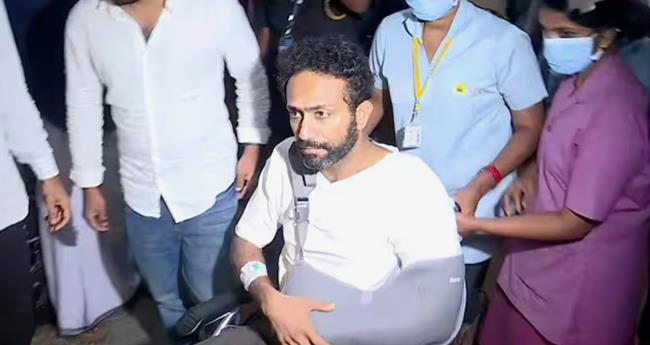 വാ​ഹ​നാ​പ​ക​ടം; വി​ദ​ഗ്ധ ചി​കി​ത്സ​യ്ക്കാ​യി ന​ട​ൻ ഷൈ​ൻ ടോം ​ചാ​ക്കോ​യെ​യും അ​മ്മ​യെ​യും തൃ​ശൂ​രി​ലെ​ത്തി​ച്ചു