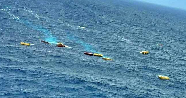 കാ​ലാ​വ​സ്ഥ  പ്ര​തി​കൂ​ലം; എ​ണ്ണ പ​ട​രു​ന്ന​ത് ത​ട​യാ​ന്‍ ശ്ര​മ​ങ്ങ​ള്‍ തു​ട​രു​ന്നു