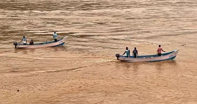 ഷി​രൂ​ർ തെ​ര​ച്ചി​ലി​നി​ടെ പു​ഴ​യോ​ര​ത്ത് അ​സ്ഥി ക​ണ്ടെ​ത്തി