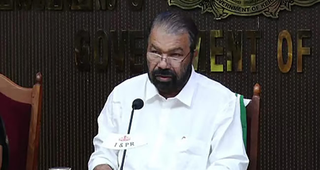കു​ട്ടി​ക​ളെ ഏ​ത്ത​മി​ടീ​ച്ച അ​ധ്യാ​പി​ക​യ്ക്ക്  കാ​ര​ണം കാ​ണി​ക്ക​ൽ നോ​ട്ടീ​സ്