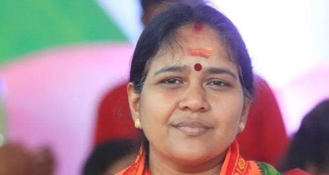 ശോ​ഭ സു​രേ​ന്ദ്ര​ന്‍റെ വീ​ടി​ന് മു​ന്നി​ലെ പൊ​ട്ടി​ത്തെ​റി: മൂ​ന്നു​യു​വാ​ക്ക​ൾ പി​ടി​യി​ൽ; ദു​രൂ​ഹ​ത​യി​ല്ല