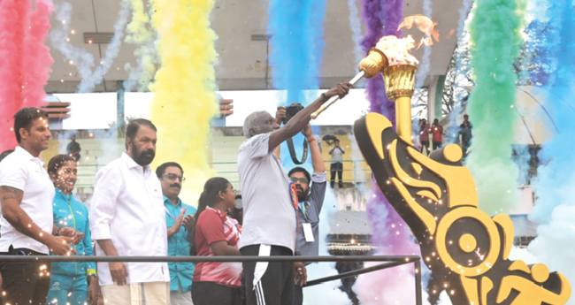 ക​​ര​​യി​​ലും വെ​​ള്ള​​ത്തി​​ലും ‘ഗു​​സ്തി പി​​ടിത്തം’ ഇ​​ന്നു​​മു​​ത​​ൽ, അത്‌ലറ്റിക്സ് പോരാട്ടങ്ങൾ നാ​​ളെ മു​​ത​​ല്‍