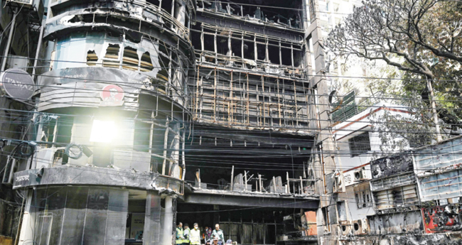 ബം​ഗ്ലാ​ദേ​ശിൽ ഷോപ്പിംഗ് മാളിൽ തീപിടിത്തം; 46 മരണം