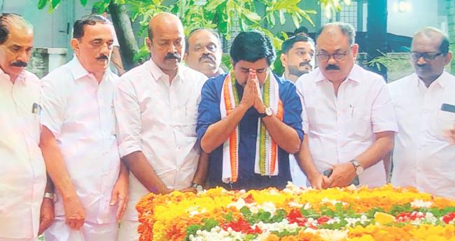 തൃ​ശൂ​രി​ലെ​ത്തി ലീ​ഡ​ർ സ്മൃ​തി​യോ​ടെ തു​ട​ക്ക​മി​ട്ട്  ആ​ര്യാ​ട​ൻ ഷൗ​ക്ക​ത്ത്