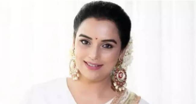 അ​ശ്ലീ​ല ചി​ത്ര​ങ്ങ​ളി​ൽ അ​ഭി​ന​യി​ച്ച് ദൃ​ശ്യ​ങ്ങ​ൾ പ്ര​ച​രി​പ്പി​ക്കു​ന്നു; ശ്വേ​താ മേ​നോ​നെ​തി​രെ പോ​ലീ​സ് കേ​സെ​ടു​ത്തു
