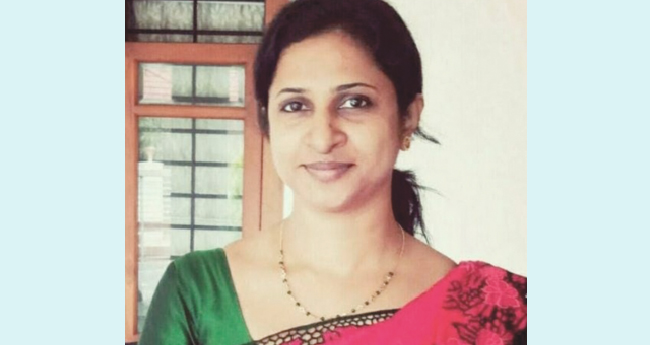 ആധാർ അധിഷ്ഠിത പണമിടപാട്: ഡാ​​​റ്റാ ചോ​​​ർ​​​ച്ച  ക​​​ണ്ടെ​​​ത്തി​​​യ അ​​​ധ്യാ​​​പി​​​ക​​​യ്ക്ക്  ബ​​​ഹു​​​മ​​​തി