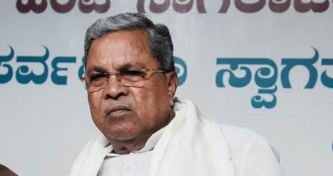 പാ​ക്കി​സ്ഥാ​ന്  അ​നു​കൂ​ല​മാ​യി  സം​സാ​രി​ക്കു​ന്ന​ത്  രാ​ജ്യ​ദ്രോ​ഹം:  സി​ദ്ധ​രാ​മ​യ്യ