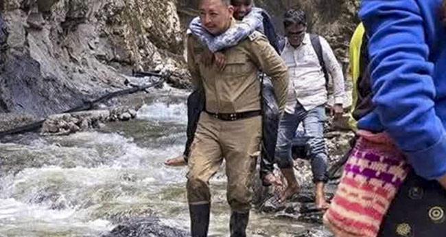 സി​ക്കിം മ​ണ്ണി​ടി​ച്ചി​ൽ:  കു​ടു​ങ്ങി​ക്കി​ട​ന്ന​വ​രെ ര​ക്ഷ​പ്പെ​ടു​ത്തി