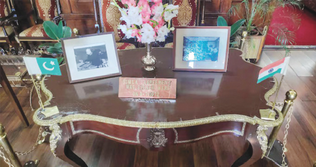 സിംല കരാർ ഒപ്പുവച്ച മേശയിലെ പാക് പതാക കാണാതായി