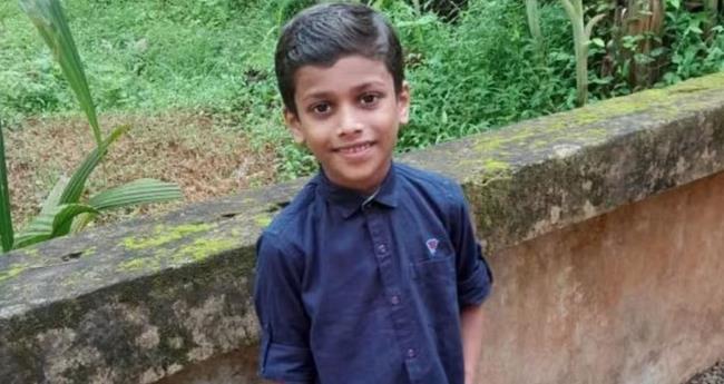 ഗേ​റ്റി​ല്‍ കു​ടു​ങ്ങി കു​ട്ടി മ​രി​ച്ച സം​ഭ​വം; മ​ര​ണ​കാ​ര​ണം ക​ഴു​ത്തി​നേ​റ്റ പ​രി​ക്കെ​ന്ന് പോ​സ്റ്റ്മോ​ർ​ട്ടം റി​പ്പോ​ർ​ട്ട്