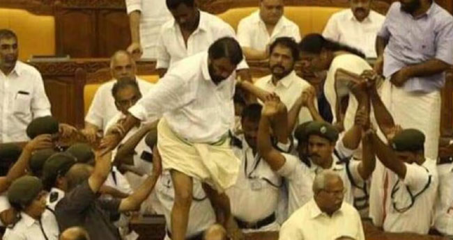 നി​യ​മ​സ​ഭ  കൈ​യാ​ങ്ക​ളി കേ​സ്: രേ​ഖ​ക​ൾ  മ​ട​ക്കിന​ൽ​കി