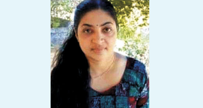 അ​മ്മ​യു​ടെ ക​ണ്‍​മു​ന്നി​ല്‍   മ​ക​ള്‍ ട്രെ​യിൻ ത​ട്ടി  മ​രി​ച്ചു