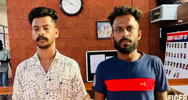 ബ​സി​ന​ക​ത്ത് പു​ക​വ​ലി​, ചോ​ദ്യം​ചെ​യ്ത​വ​രോ​ട് മോ​ശ​മാ​യി പെ​രു​മാ​റി; പ്ര​തി​ക​ൾ പി​ടി​യി​ൽ