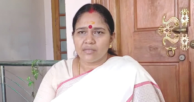 ശോ​ഭാ സു​രേ​ന്ദ്ര​ന്‍റെ വീ​ടി​നു​മു​ന്നി​ലെ ‘സ്ഫോ​ട​നം’ ന​ന​ഞ്ഞ പ​ട​ക്കമാ​യി