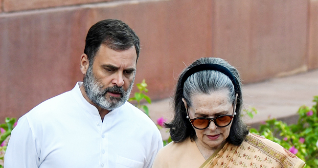 നാഷണൽ ഹെറാൾഡ് കേസ്; രാഹുലിനും സോണിയയ്ക്കും കോടതി നോട്ടീസ്