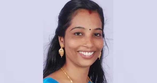 യു​വ​തി വീ​ടി​നു​ള്ളി​ൽ ജീ​വ​നൊ​ടു​ക്കി​യ നി​ല​യി​ൽ