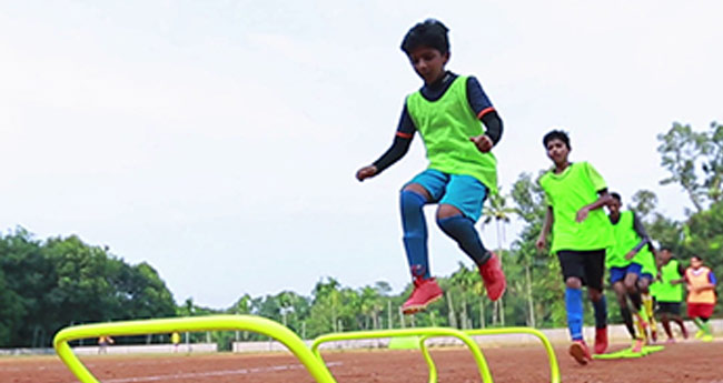 സ്കൂ​ൾ ക​ലാ കാ​യി​ക മ​ത്സ​ര​ങ്ങ​ൾ  ശ​നി​യാ​ഴ്ച​ക​ളി​ലേ​ക്ക് മാ​റ്റ​ണ​മെ​ന്നു ശി​പാ​ർ​ശ