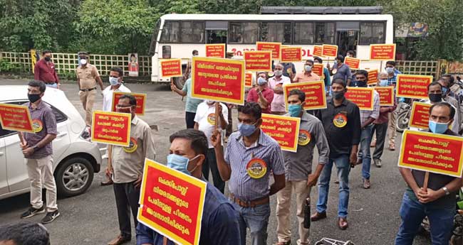 ജോ​യി​ന്‍റ് ആ​ർ​ടി​ഒ നി​യ​മ​ന​ത്തി​ൽ  ഓ​വ​ർ​ടേ​ക്കിം​ഗ്; വാ​ഹ​ന​വ​കു​പ്പി​ൽ പ​ണി​മു​ട​ക്ക്