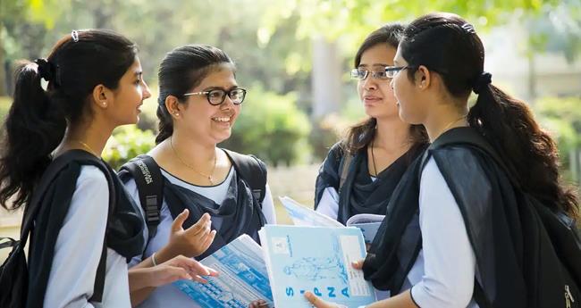 ക​ന​ത്ത മ​ഴ; കോ​ഴി​ക്കോ​ട്ടും തി​ങ്ക​ളാ​ഴ്ച അ​വ​ധി