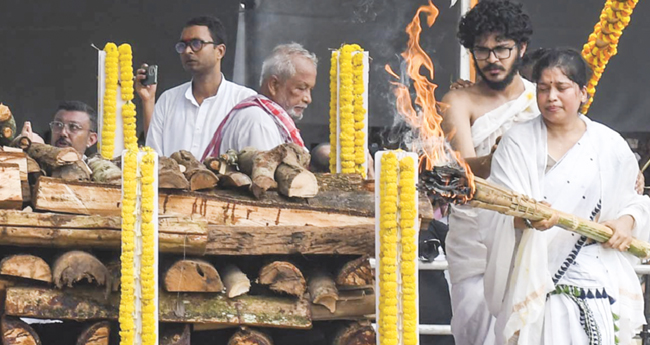 സു​ബീ​ൻ ഗാ​ർ​ഗി​ന്  ആ​യി​ര​ങ്ങ​ളു​ടെ അ​ന്ത്യാ​ഞ്ജ​ലി